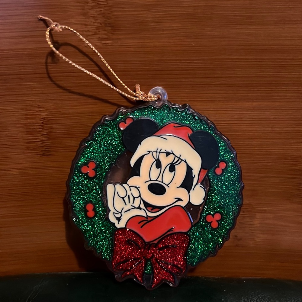 VTG DISNEY MICKEY MOUSE IN CHRISTMAS WREATH SEE THRU ACRYLIC ORNAMENT - 2 3/4"